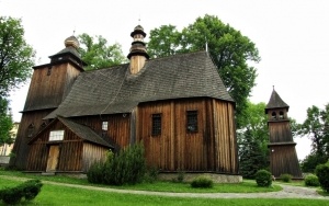 Drewniany kościół w Paczółtowiach 