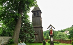 Drewniany kościół w Paczółtowiach